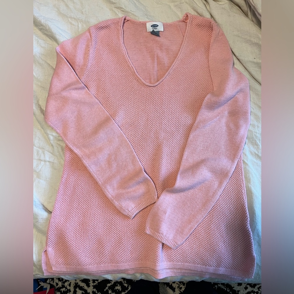pink Old Navy sweater